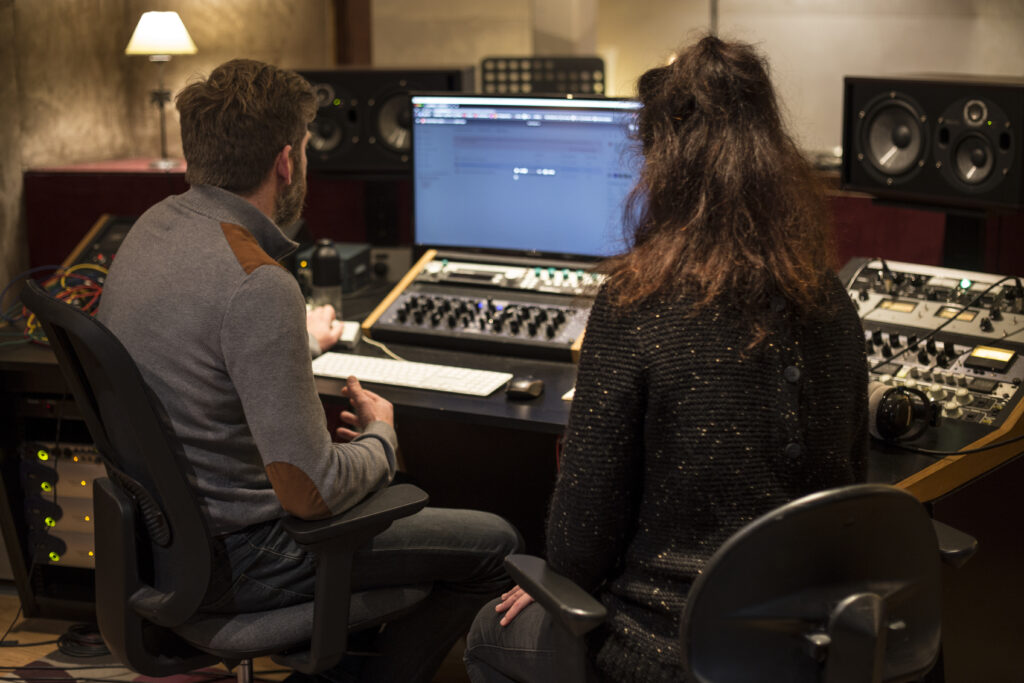 Manu Cabrol et Amélie à la console